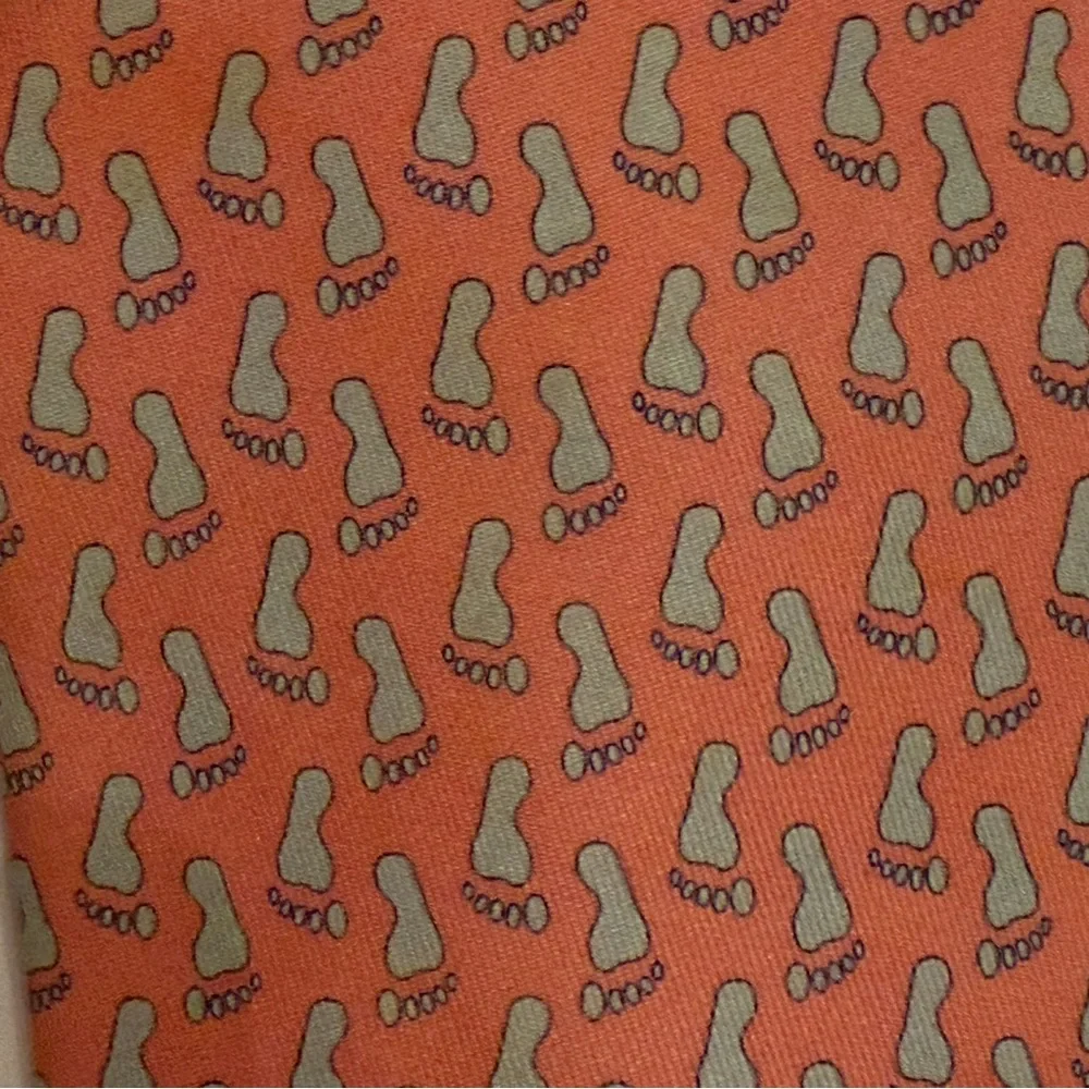 VINEYARD VINES MENS TIE PINK BLUE BARE FOOT PRINT SILK ACCESSORY USA HANDMADE